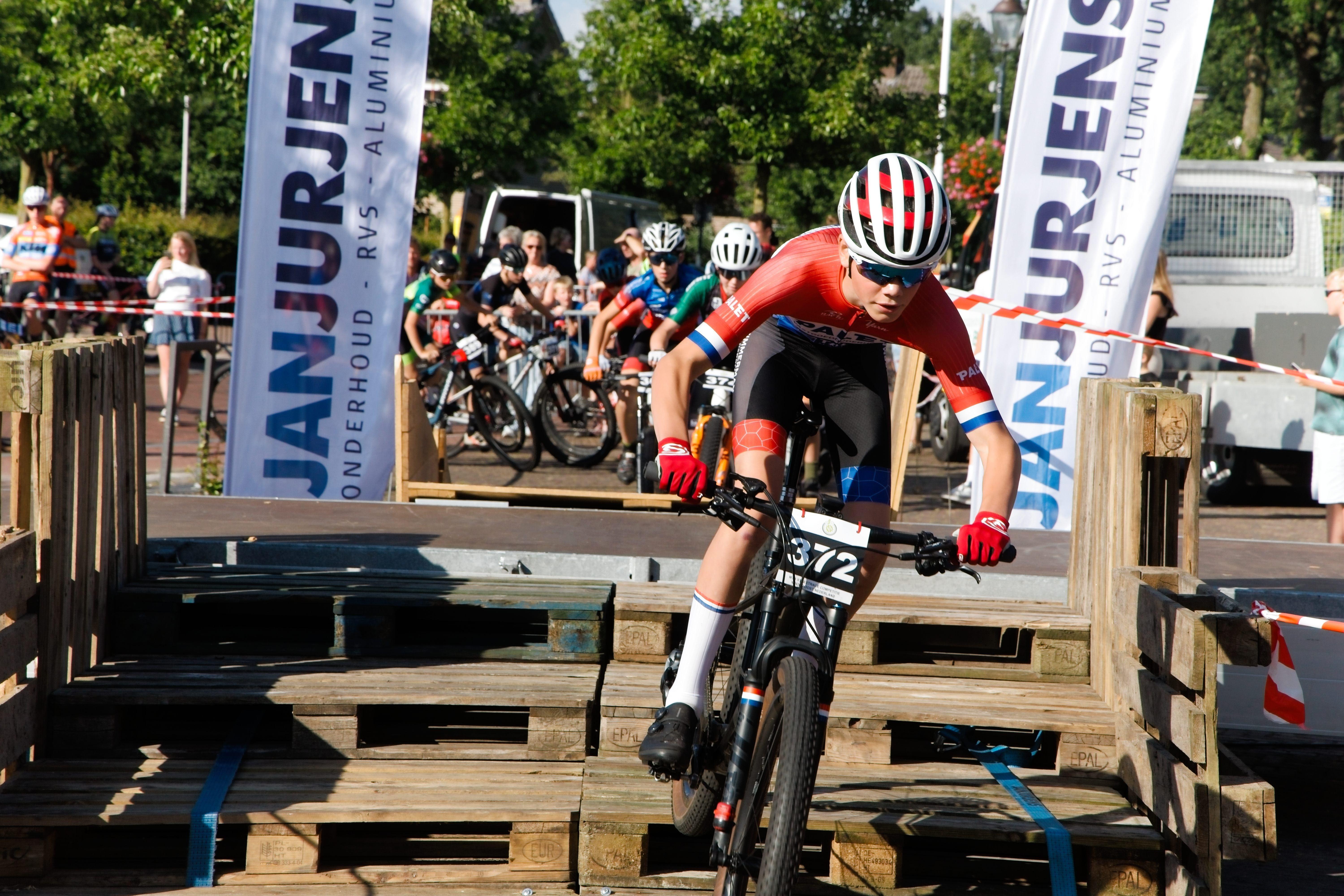 Tim Jansen pakt bij de 11- en 12-jarigen de winst in Ruinerwold.