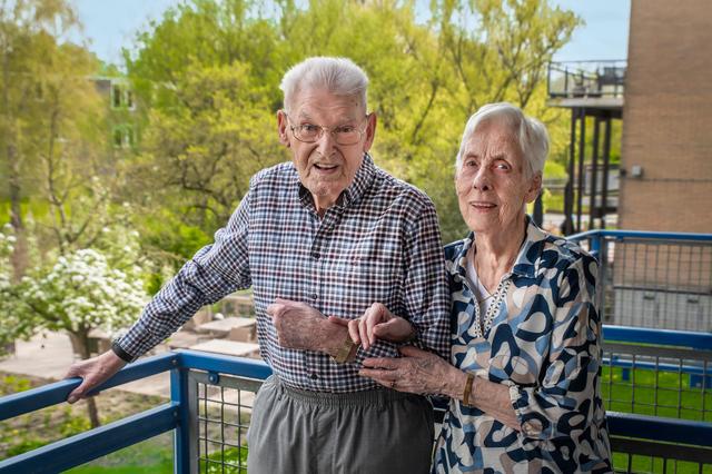 Teije (95) en Hillie Veneboer (89) vieren zaterdag hun 70-jarig huwelijk.