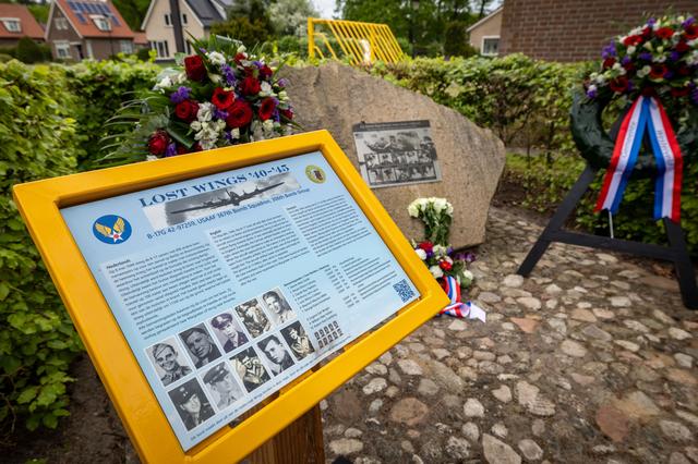Het paneel vertelt het verhaal van de crash op 8 mei 1944.
