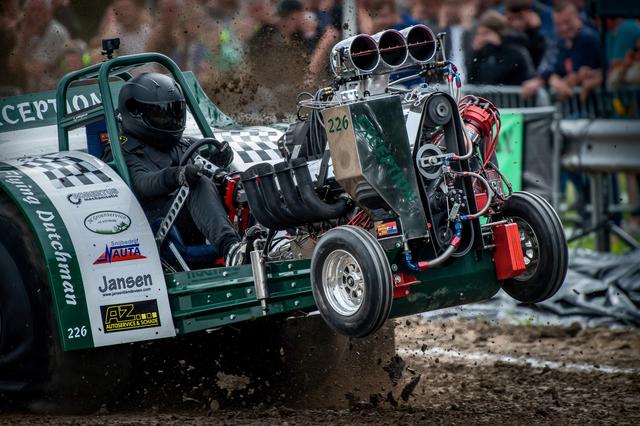 Tractor Pulling in Eext. Op de foto team Exception in de klasse Mini Unlimiteds.