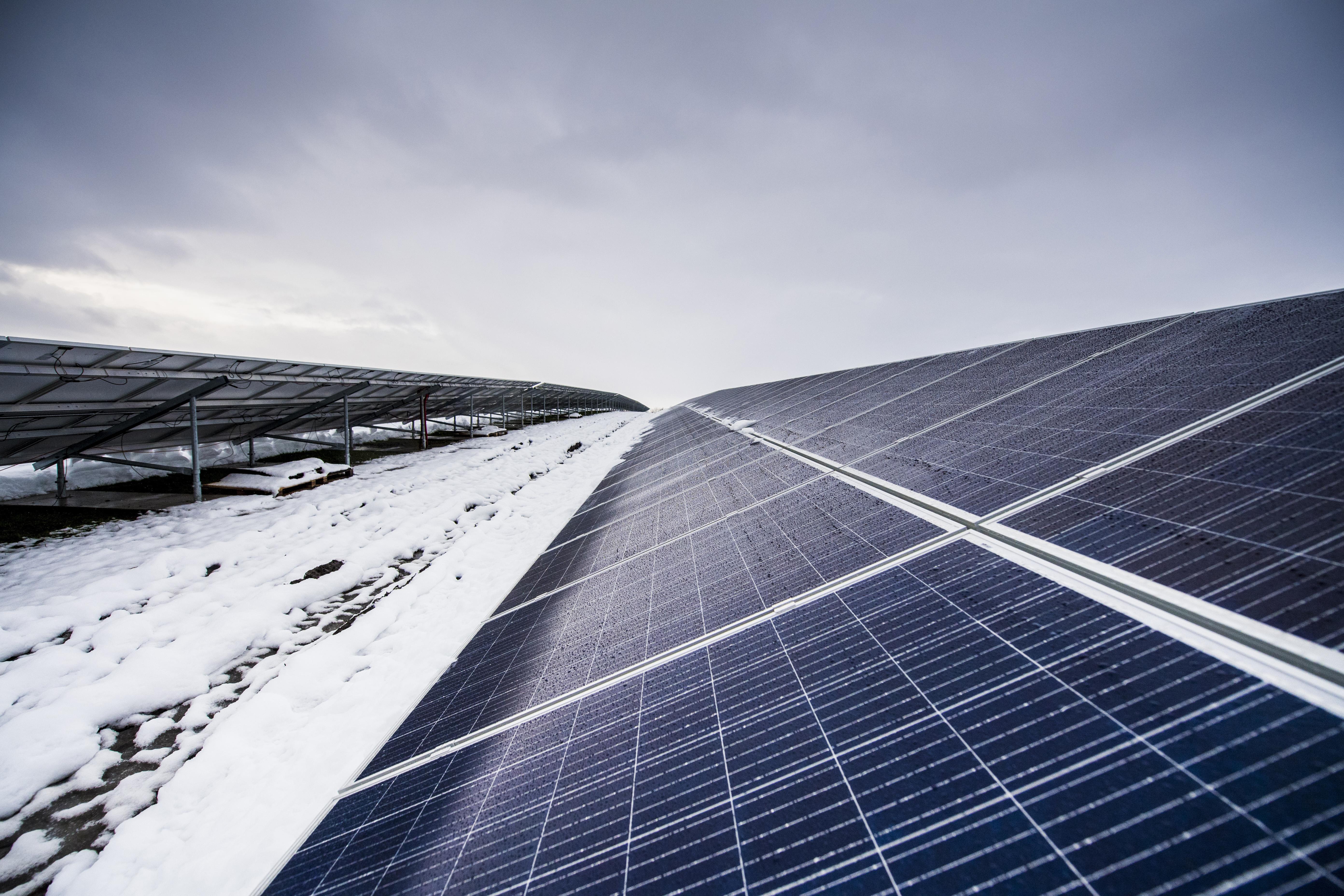Tijdens de bijeenkomst wordt uitgelegd wanneer het rendabeler is om zonnepanelen uit te zetten.