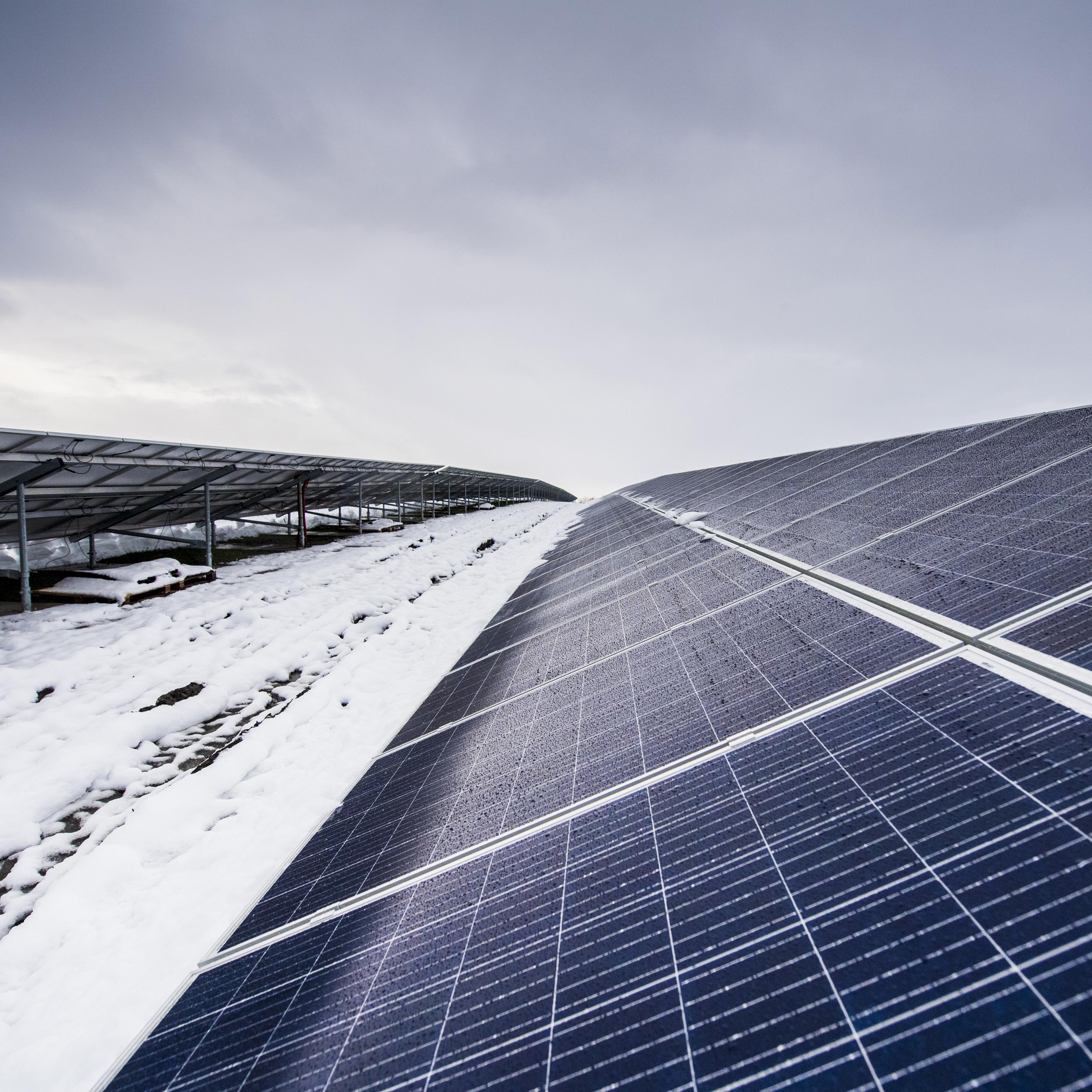Tijdens de bijeenkomst wordt uitgelegd wanneer het rendabeler is om zonnepanelen uit te zetten.