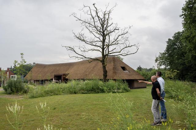 Voor de welvende vorm van het dak van het Hallenhoes werd een stalen constructie gemaakt.