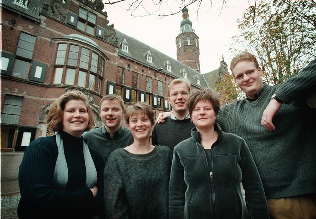 Een foto uit 2000, met Mark Boumans (derde van rechts) als een van de jongste statenleden uit Groningen.