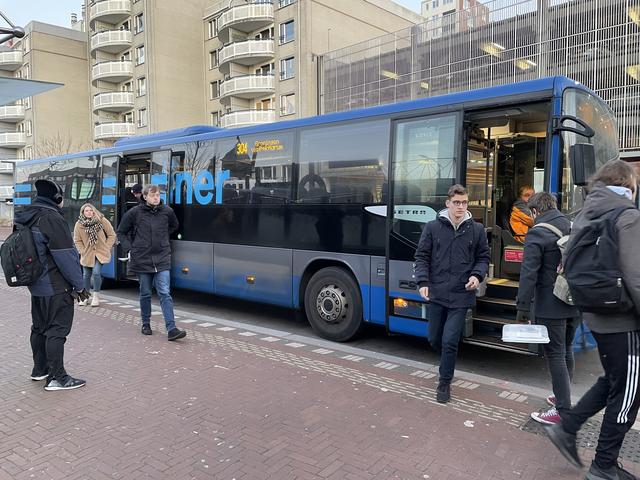 De Qliners met een hoge instap en stoeltjeslift worden binnen een jaar vervangen door bussen met een lage vloer.