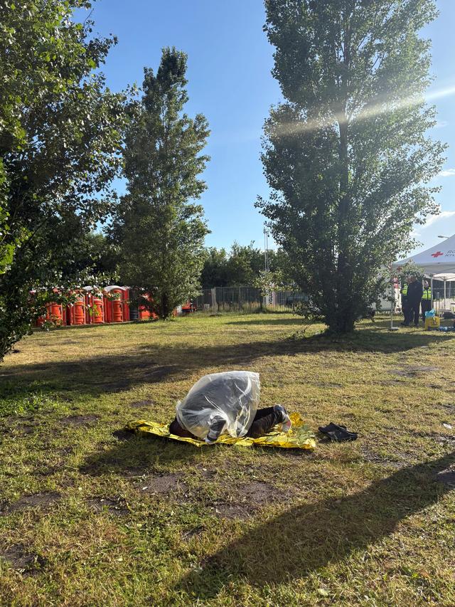 Het avondgebed op het veld van Ter Apel. 