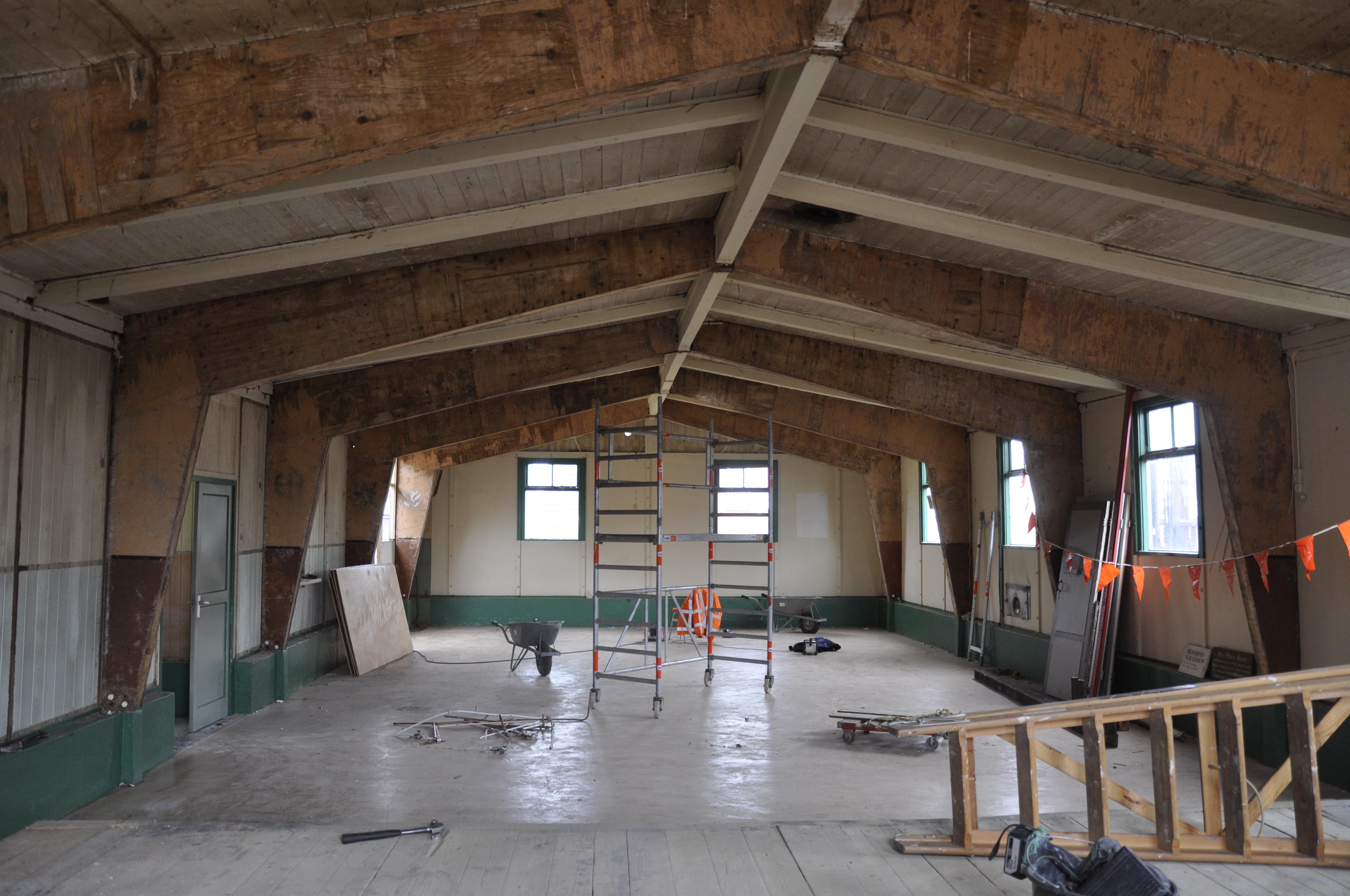 De barak die in bezit is van de gemeente Groningen was hoogstwaarschijnlijk de keuken- en eetzaal van een barakkencomplex in Delfzijl.