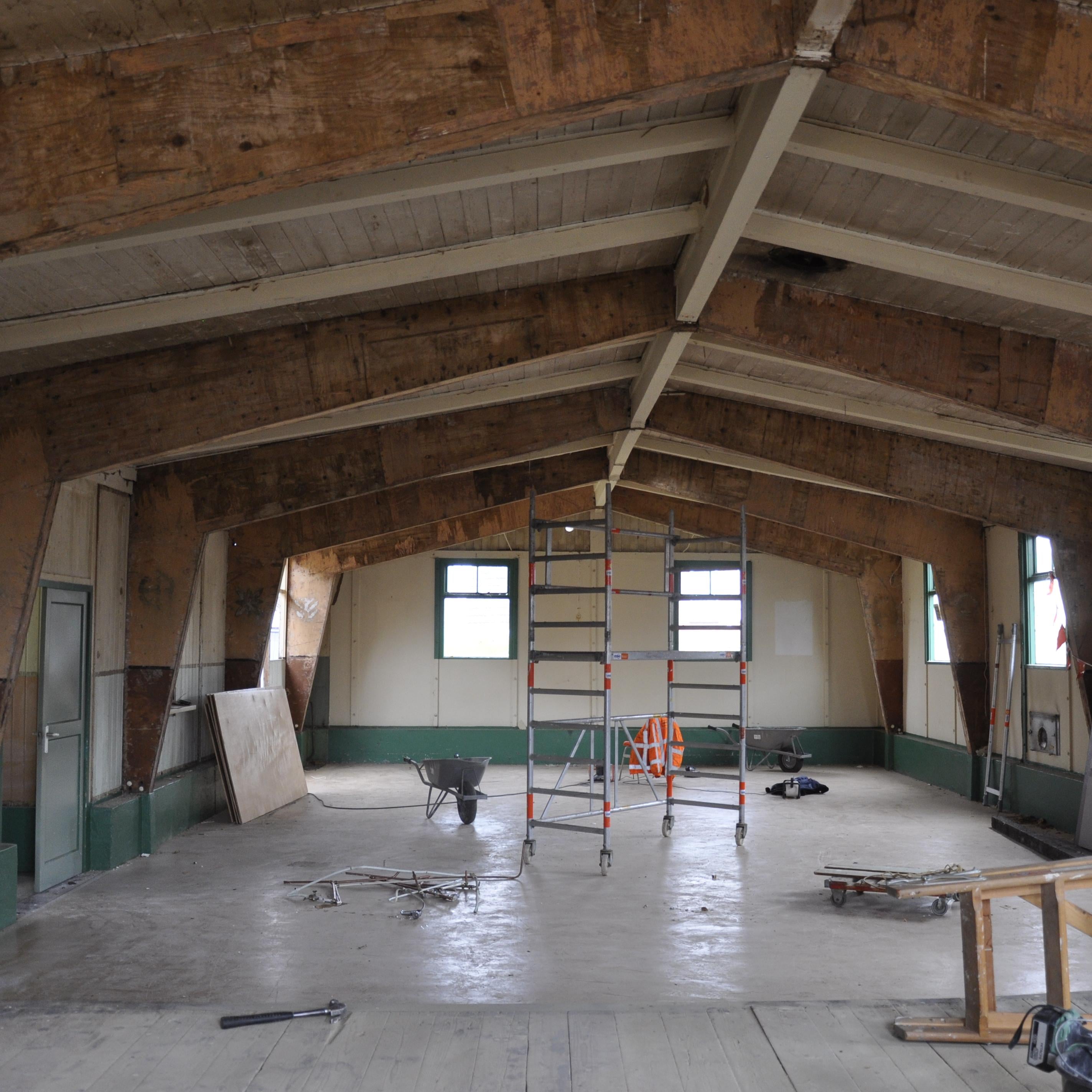 De barak die in bezit is van de gemeente Groningen was hoogstwaarschijnlijk de keuken- en eetzaal van een barakkencomplex in Delfzijl.