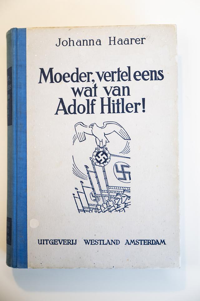 Eeb van de geselecteerde boeken: 'Moeder, vertel eens wat van Adolf Hitler!' 