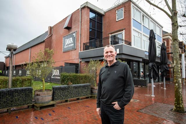 Jos Huizinga is de nieuwe uitbater van voormalig discotheek Jinx van Grand café Java in Veendam die vanaf 22 maart verder gaat onder de aloude naam Barrage.