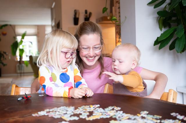 Krista Bombeeck met dochters Hanne en Wies. 