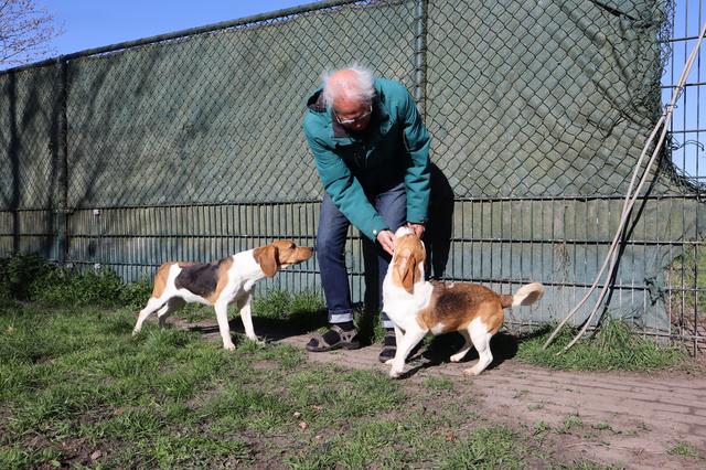Ed Pols met de enthousiaste Alanis en haar verlegen zusje.