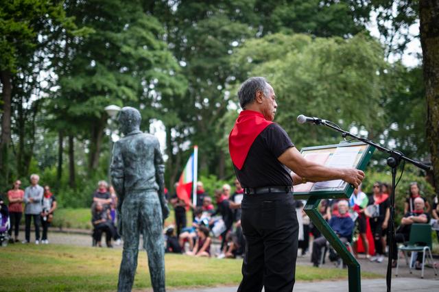 Toespraak van Jacob Sahertian, voorzitter van de Molukse wijkraad in Marum.