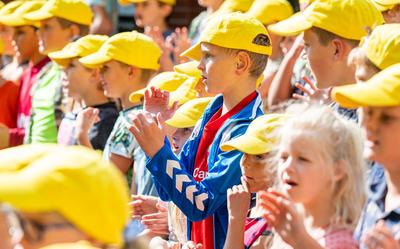 Apetrots zijn de leerlingen van het fonkelnieuwe kindcentrum SPEEL en LEER in Veenhuizen.
