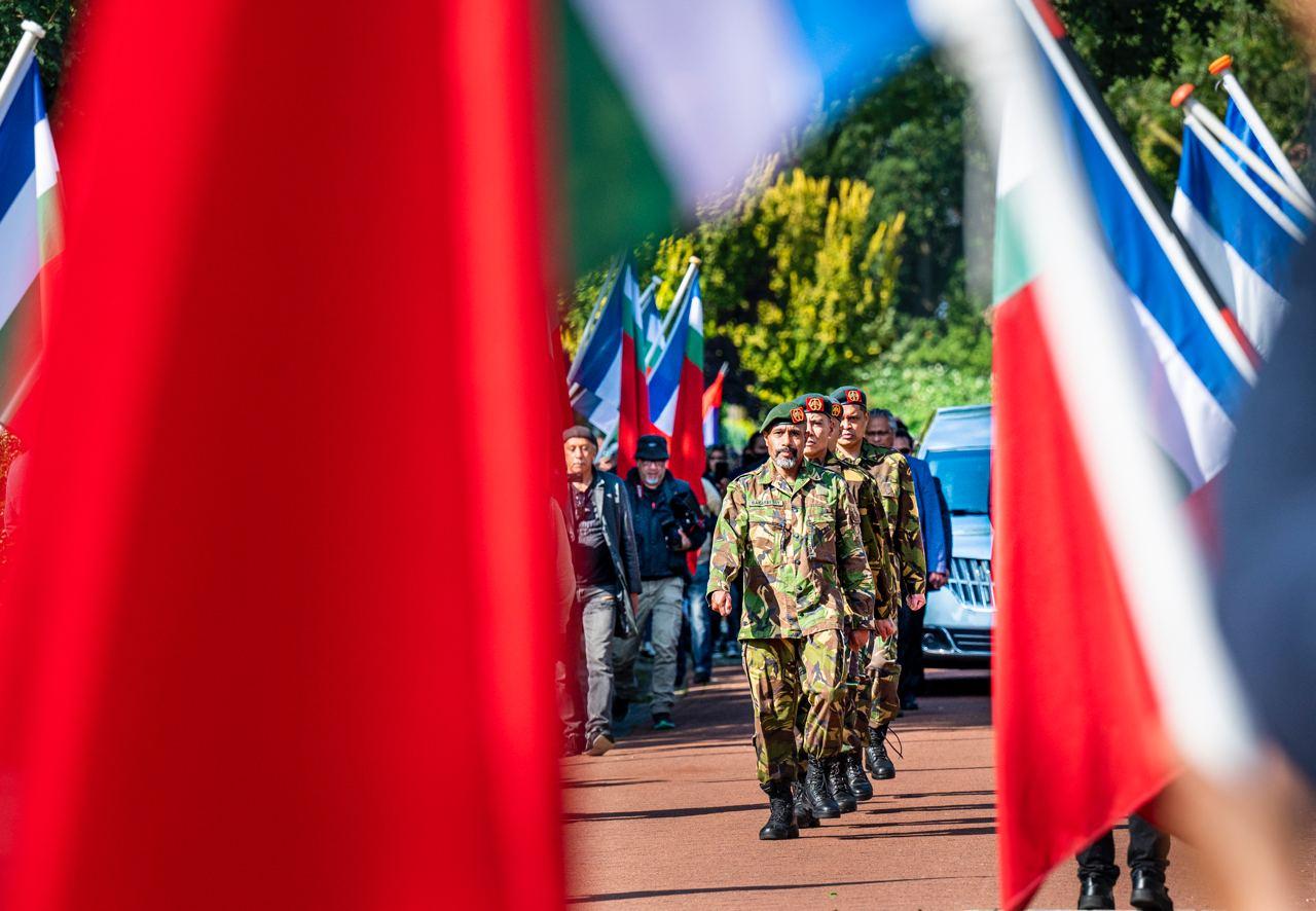 De uitvaart van Junus Ririmasse in Bovensmilde. Zijn graf krijgt een bijzondere status. 