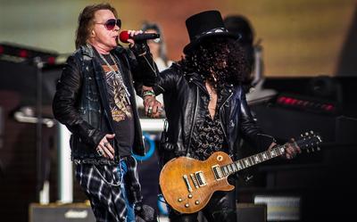 Axl Rose en Slash van Guns N' Roses komen in juni 2022 naar Groningen.