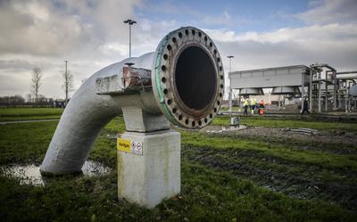 Groningen dreigde met de rechter als Den Haag de gaswinning niet in 2023 zou stoppen, maar kiest nu toch voor de weg van het overleg met het kabinet. 