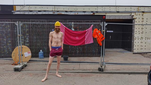 Een geslaagde 1 april-grap van Aanpak Ring Zuid. Mensen hoopten echt in de waterkelder te kunnen zwemmen.