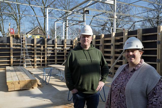 Patrick en Sabine Heidotting - overburen en zwemliefhebbers - in het nieuwe doelgroepenbassin van zwembad Neptunus.