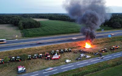 De bermbrand laait flink op.