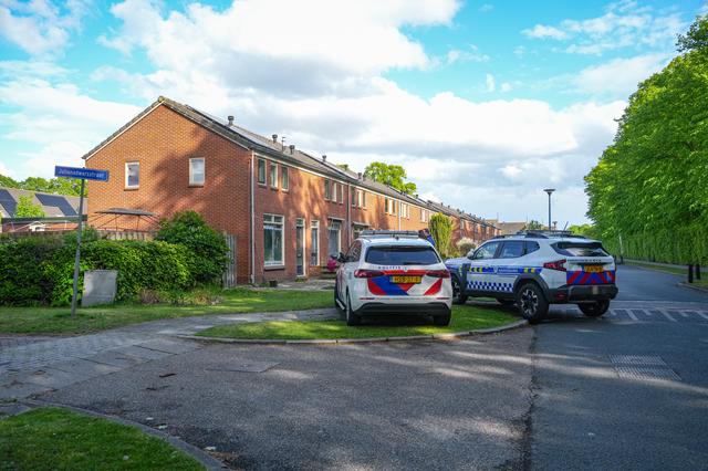Politie was donderdagavond aanwezig aan de Julianastraat in Stadskanaal omdat daar een woning werd vernield.