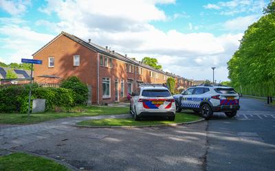 Politie was donderdagavond aanwezig aan de Julianastraat in Stadskanaal omdat daar een woning werd vernield.