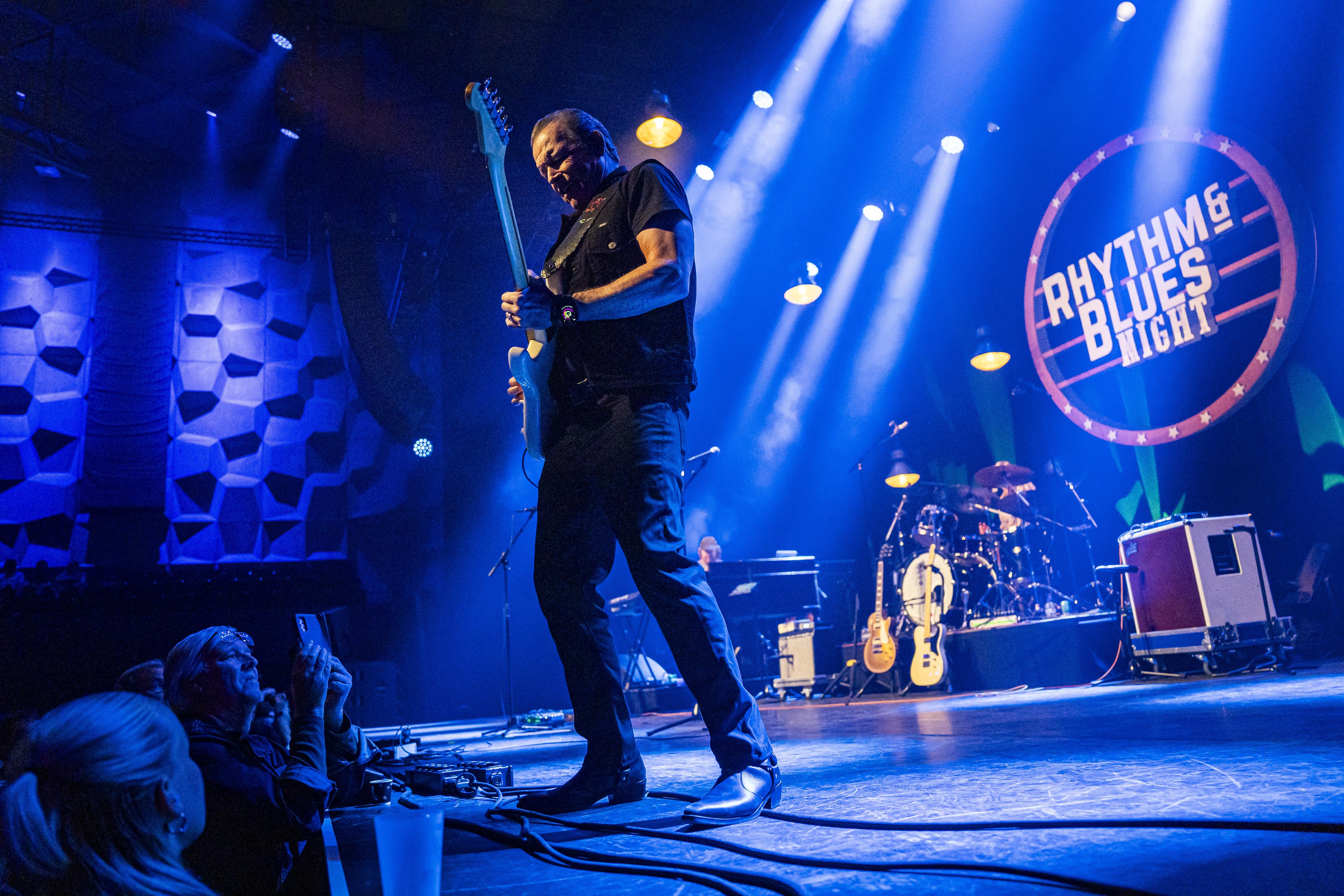 Tommy Castro & the Painkillers tijdens de Rhythm & Blues Night in De Oosterpoort.