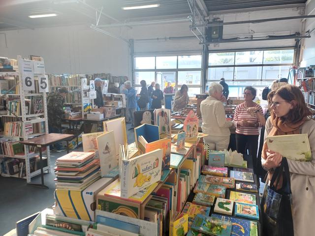 Boekenmarkt in Roden.
