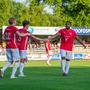 Franck Evina viert zijn 0-2 tegen v.v. Noordscheschut.