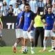 Lionel Messi tijdens de warming-up voor het duel van Argentinië met IJsland. 