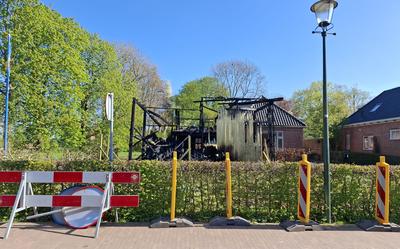 Rijksmonumentale weegrbug in Warffum door brand verwoest 