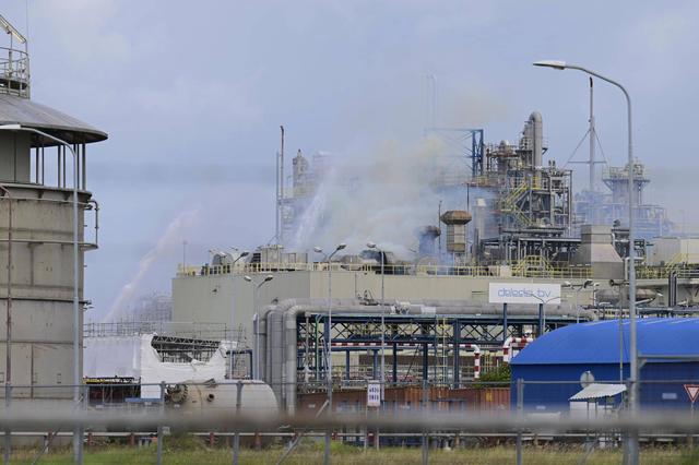 Rookontwikkeling bij de brand bij Teijin Aramid in Delfzijl.