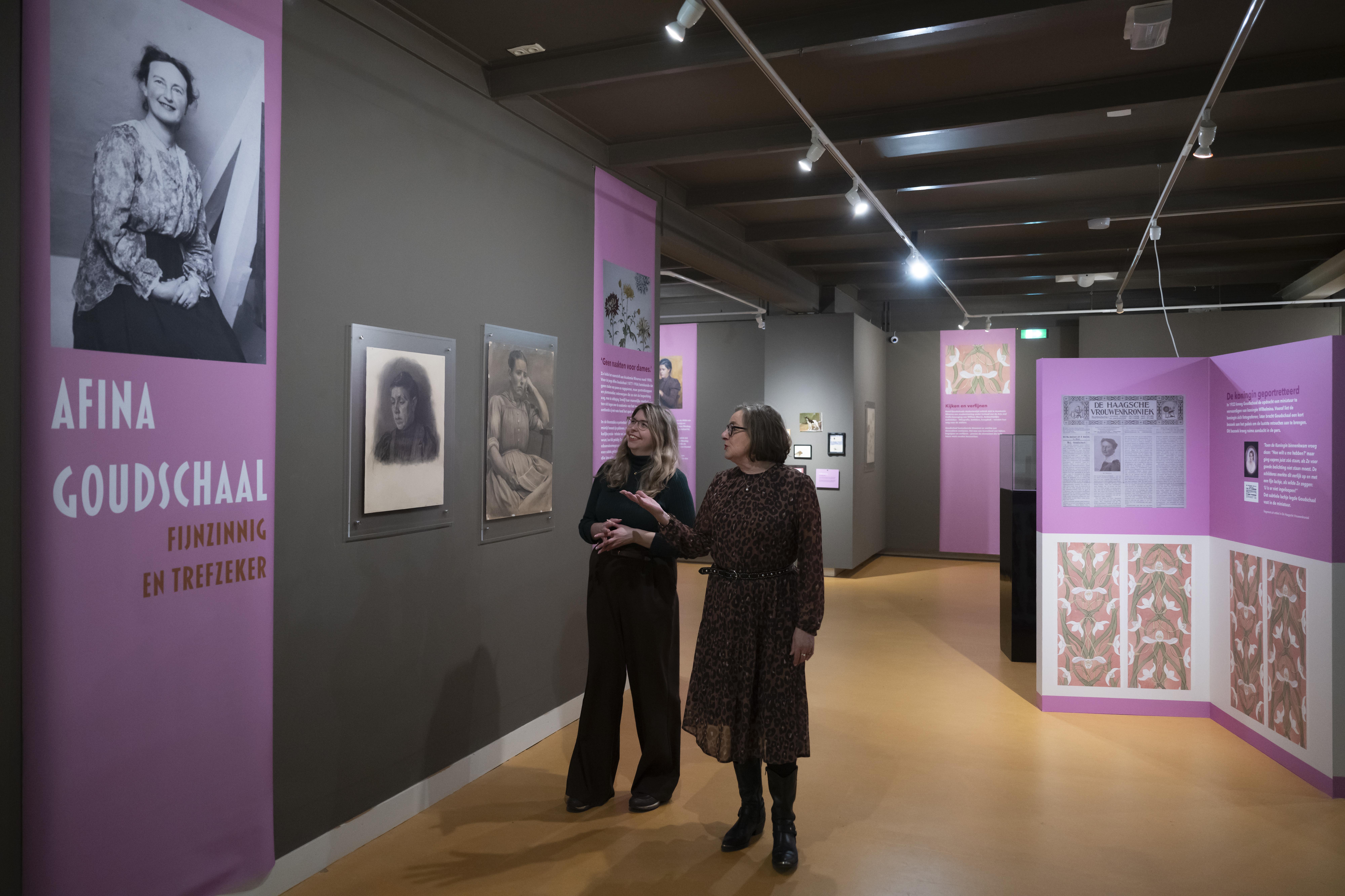 Lisa Witte en Monique Spaltman wijden een tentoonstelling aan kunstenares Afina Goudschaal.
