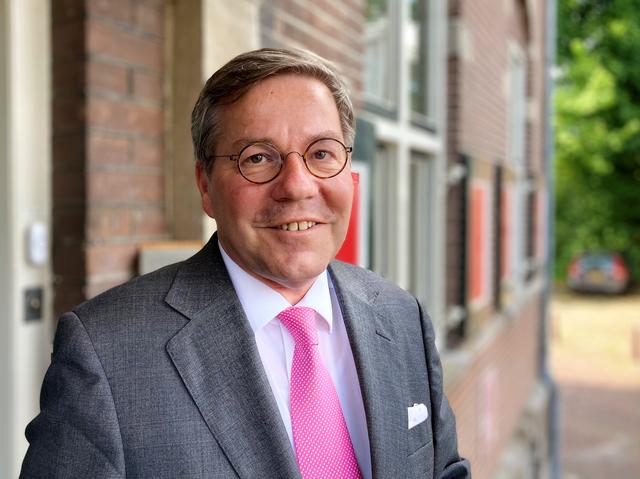 Burgemeester Berry link van Veendam.