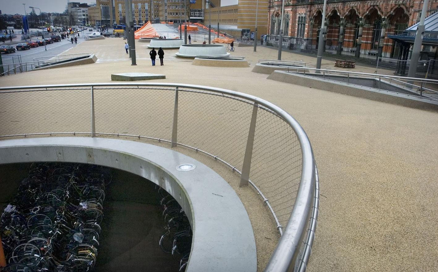Het Stadsbalkon in Groningen gaat verdwijnen. Voordat het zover is moet er wel een alternatieve plek worden gevonden voor de stalling van 5500 fietsen. 