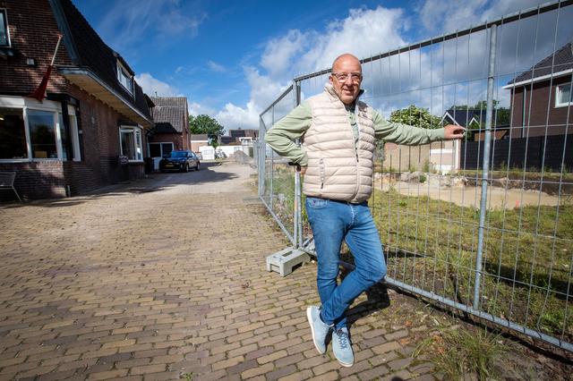 Wim Wouda op de bouwplaats.