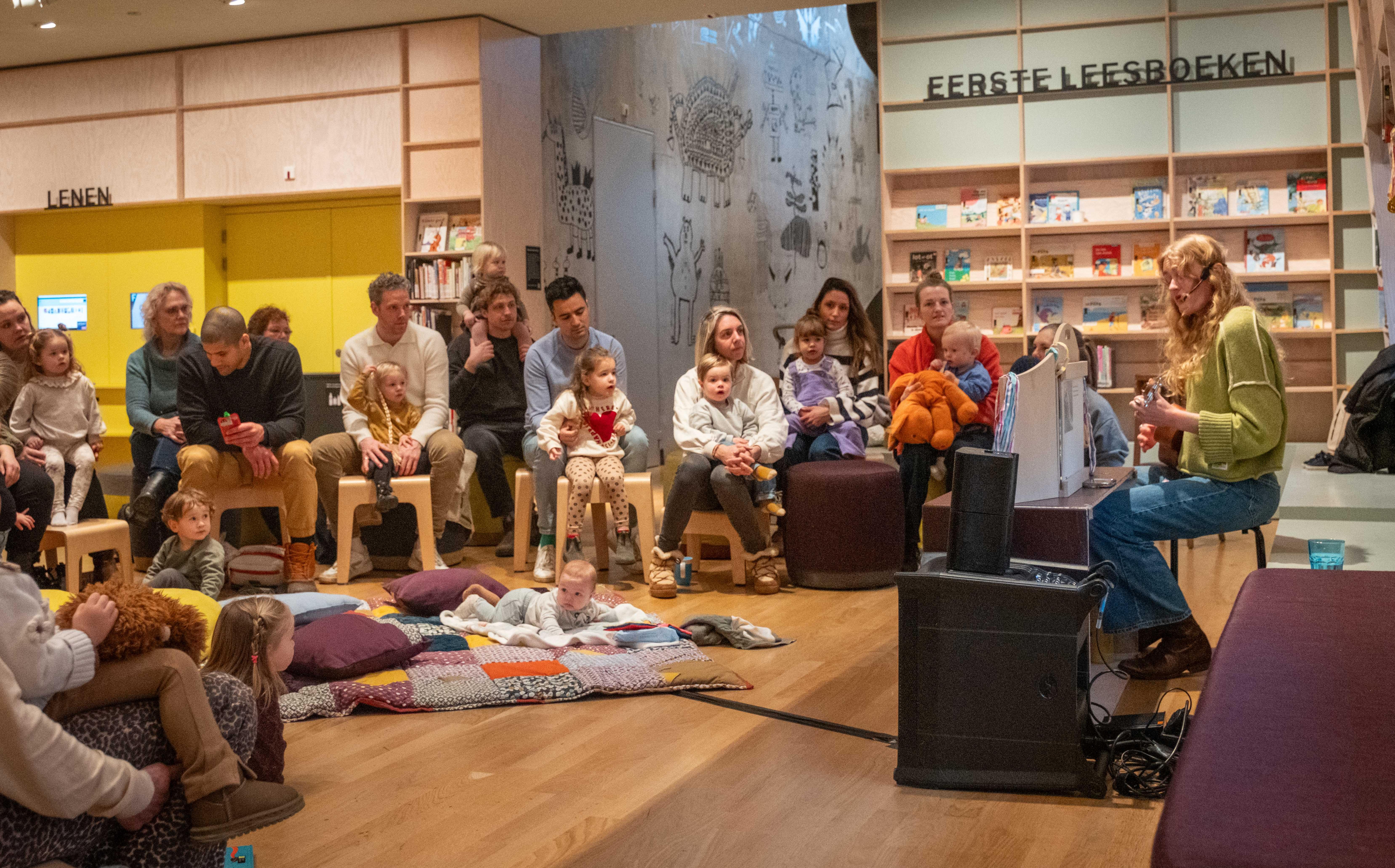 In het Forum Groningen worden voorafgaand aan de Nationale Voorleesdagen extra activiteiten georganiseerd. Zoals een muzikale vertelling van het prentenboek Rinus. 