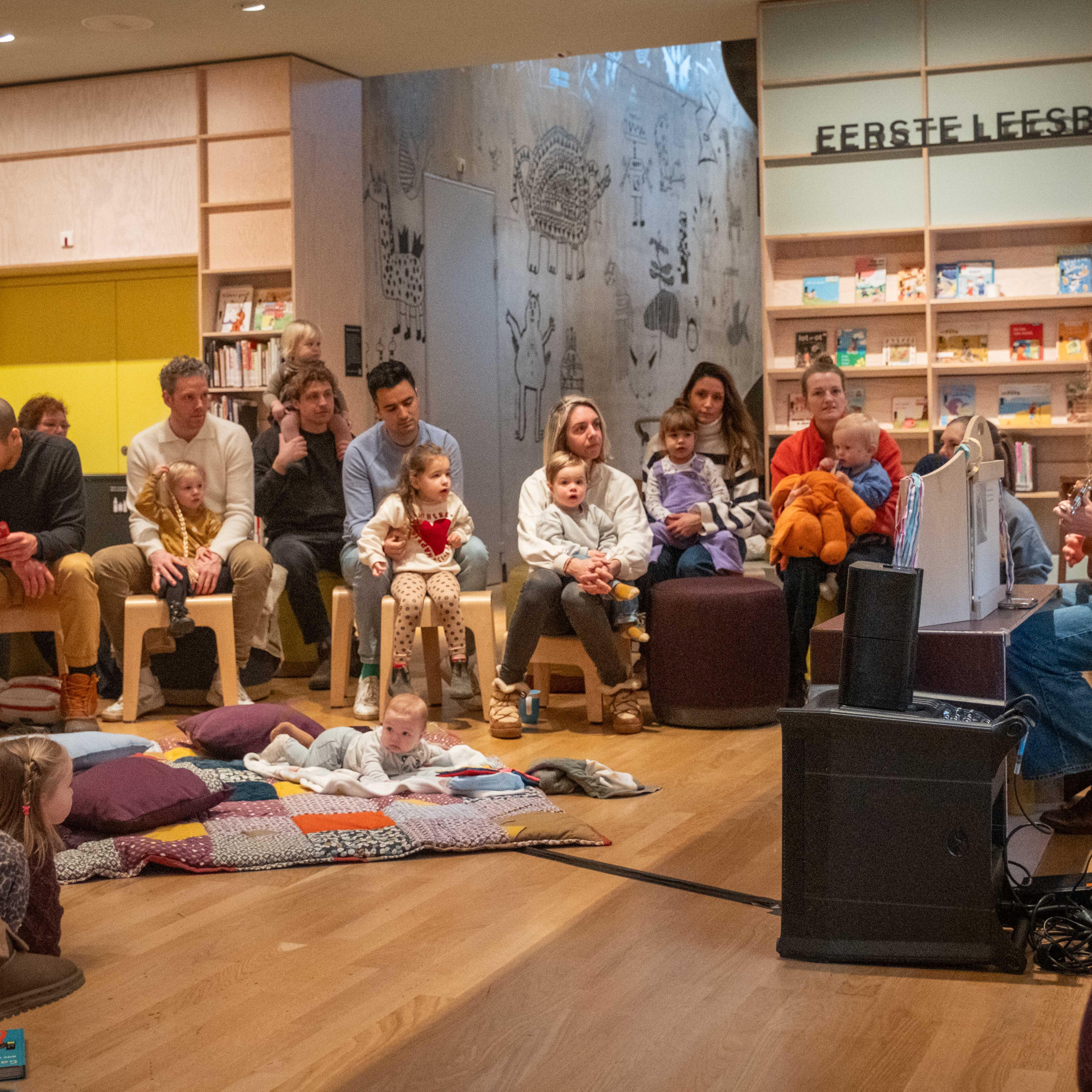 In het Forum Groningen worden voorafgaand aan de Nationale Voorleesdagen extra activiteiten georganiseerd. Zoals een muzikale vertelling van het prentenboek Rinus. 