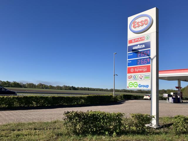Peperdure benzineprijzen bij het tankstation.