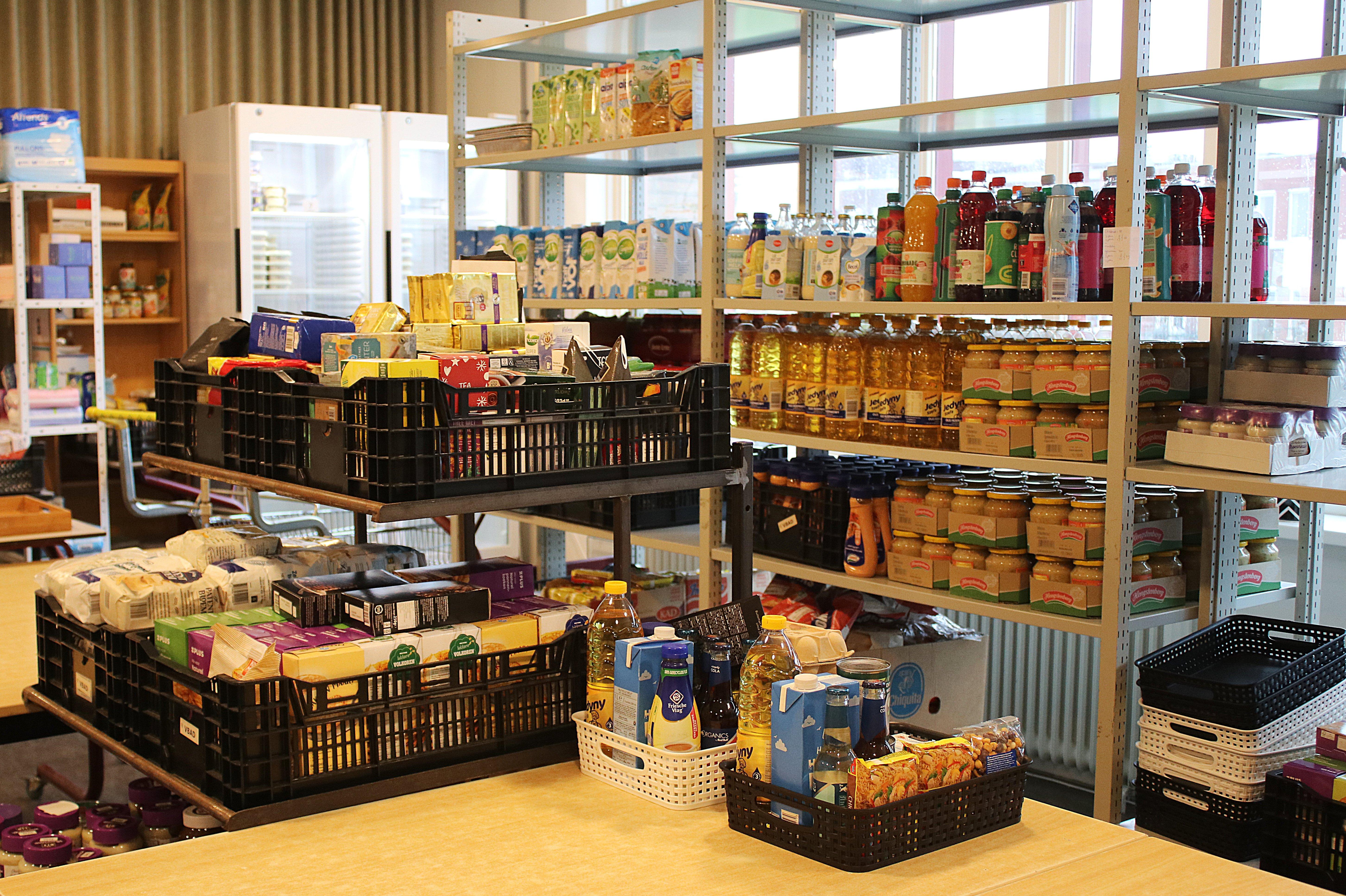 Er kan onder meer een kijkje worden genomen in de uitgifteruimte, het magazijn en de koel- en vriesafdeling.