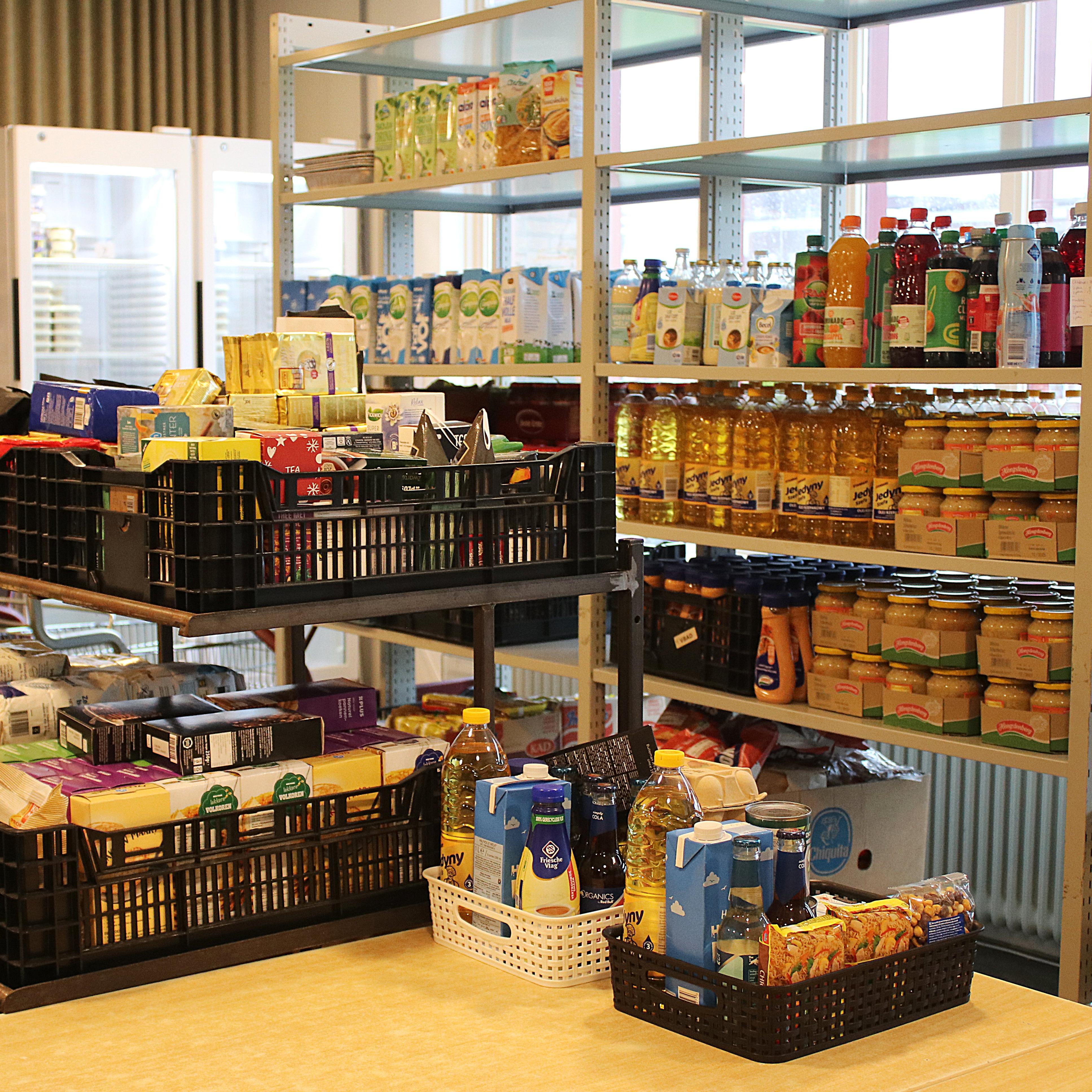 Er kan onder meer een kijkje worden genomen in de uitgifteruimte, het magazijn en de koel- en vriesafdeling.