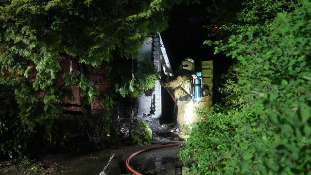 Brand in bijgebouw aan de Linthorst Homanlaan in Coevorden in de nacht van 29 op 30 april.