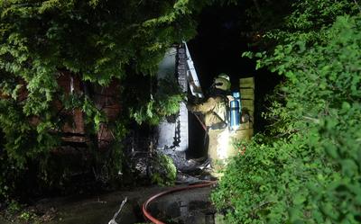 Brand in bijgebouw aan de Linthorst Homanlaan in Coevorden in de nacht van 29 op 30 april.