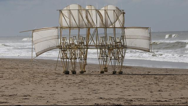 De Animaris Ordis, een schepsel uit 2006, uit het tijdperk Cerebrum, de periode van de hersenen (2006-2008). Met dit strandbeest komt Jansen naar Roden.