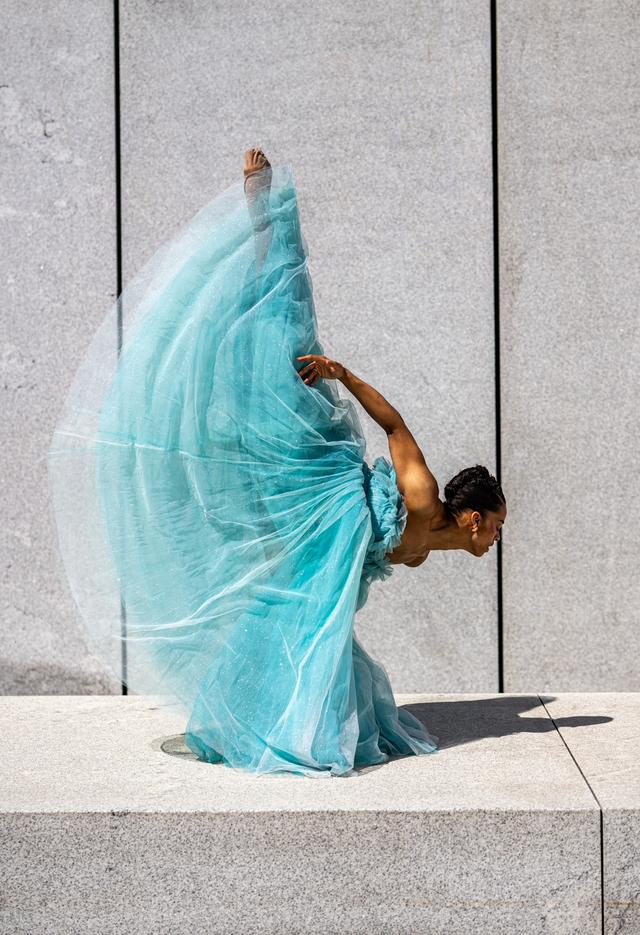 Maggy plaatst op Instagram videos en foto's van haar dansmoves.