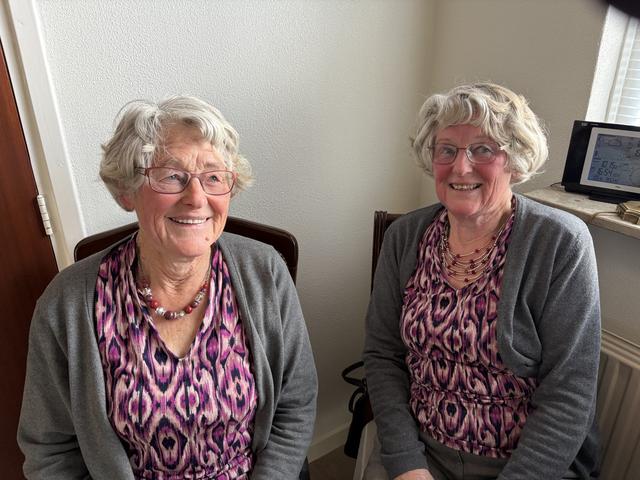 Gerda (links) en Miep. Wel eens een meningsverschil, maar nooit ruzie.