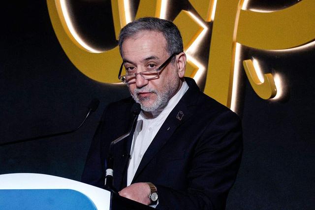 De Iraanse minister van Buitenlandse Zaken, Abbas Araghchi, geeft de Verenigde Staten de schuld van het mislukken van de vredesbesprekingen in Pakistan.