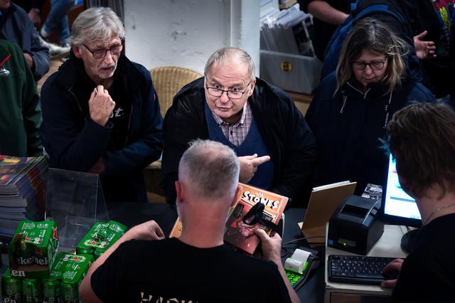 Rolf Nedebock heeft al vijfduizend cd's van de Rolling Stones, maar heeft nu ook de nieuwste plaat binnen.