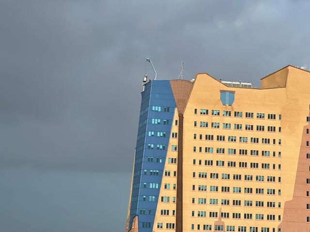 De reparatie aan het Gasuniegebouw is begonnen.