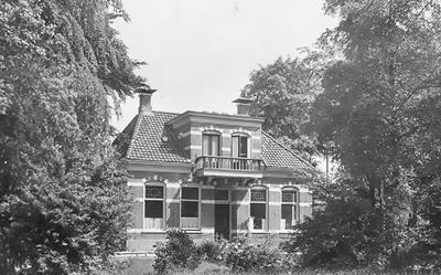 De in 1959 afgebroken pastorie, met in de schuur het stoffelijk overschot.